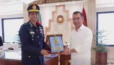 প্রধানমন্ত্রীর সঙ্গে বিমান বাহিনী প্রধানের সৌজন্য সাক্ষাৎ