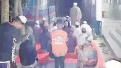 সিরাজগঞ্জে পুলিশের হস্তক্ষেপে খোলা হলো মসজিদের তালা