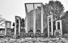 শহীদ মিনারে মোনাজাত ও প্রাসঙ্গিক স্মৃতি  