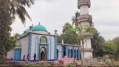 ঐতিহ্য অক্ষুণ্ন রেখে দাঁড়িয়ে আছে চুয়াডাঙ্গার তিন গম্বুজ মসজিদ