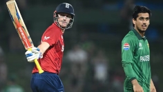 পাকিস্তানকে হারিয়ে সেমিফাইনাল নিশ্চিত করলো ইংল্যান্ড