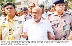 এজলাসে ঢুকে হট্টগোলের ঘটনায় আইনজীবী নেতা আটক, বিক্ষোভ  