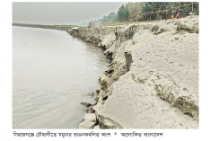 অসময়ে ভাঙছে যমুনা আতঙ্কে চরবাসী  