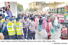 মন্ত্রী আসার খবরে নিউমার্কেটে ফুটপাতের দোকান উধাও  