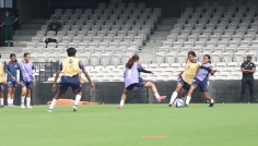 অভিষেক আসরে সেরাটা দেওয়ার সংকল্প মেয়েদের