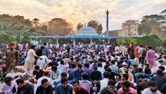 ১৮ হাজার শিক্ষার্থী নিয়ে রাকসুর গণ-ইফতার