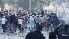 খামেনির মৃত্যু ঘিরে পাকিস্তানে সহিংস বিক্ষোভ-সংঘর্ষে নিহত ১৭