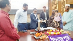 দিনাজপুরে ওয়ার্ল্ড ভিশনের নগদ সহায়তা পেল ৪৫০ পরিবার