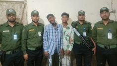 ঢামেক হাসপাতালে প্রতারণা ও চুরির ঘটনায় আনসারের হাতে দুইজন আটক