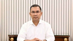 ছুটির দিনেও কার্যালয়ে ব্যস্ত সময় পার করলেন প্রধানমন্ত্রী