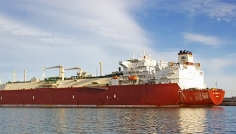 চট্টগ্রাম বন্দরে পৌঁছাতে শুরু করেছে জাহাজ