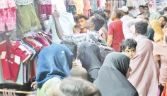 জমে উঠেছে রাজধানীর দোকানগুলো  