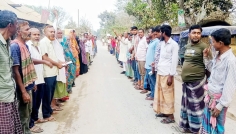 মাগুরায় ইউপি সদস্যের বিরুদ্ধে দুর্নীতির অভিযোগে মানববন্ধন