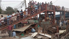 সিরাজগঞ্জে রেলওয়ের অভিযানে অবৈধ দোকানপাট উচ্ছেদ