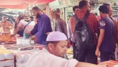 সিরাজগঞ্জে জমে উঠেছে কাপড়ের হাট