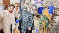 হাজীগঞ্জে ভিজিএফ কর্মসূচির আওতায় দরিদ্র পরিবারের মাঝে চাল বিতরণ