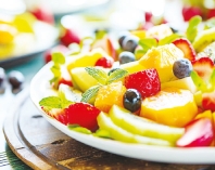 ইফতারে খান ফলের সালাদ 