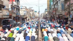 হাজীগঞ্জ ঐতিহাসিক বড় মসজিদে জুমাতুল বিদায় লক্ষাধিক মানুষের অংশগ্রহণ