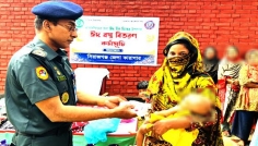 সিরাজগঞ্জ জেলা কারাগারে নারী বন্দিদের মাঝে ঈদবস্ত্র বিতরণ