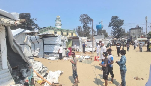 কক্সবাজার সৈকতের বালিয়াড়ি থেকে স্বেচ্ছায় সরানো হচ্ছে স্থাপনা