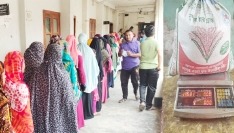 পাংশা পৌরসভায় ভিজিএফের চাল বিতরণে অনিয়মের অভিযোগ