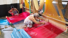 ঈদেও ঈশ্বরদীর শতবর্ষী বেনারসি পল্লীতে নেই কর্মচাঞ্চল্য