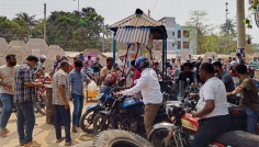 চুয়াডাঙ্গায় জ্বালানি তেলের তীব্র সংকট, পাম্পে পাম্পে দীর্ঘ লাইন