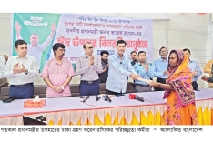 প্রধানমন্ত্রীর উপহারের টাকা পেলেন রসিকের ৮৫৫ পরিচ্ছন্নতা কর্মী  