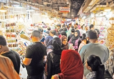 জমে উঠেছে রাজধানীর দোকানগুলো  