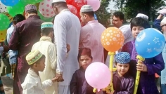 ঈদের আনন্দকে মহিমান্বিত করে ফিতরা