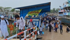 চাঁদপুর লঞ্চঘাটে ঈদে ঘরমুখো যাত্রীদের দুর্ভোগ