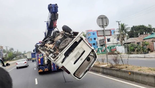 শেরপুরে মাইক্রোবাসের সিলিন্ডার বিস্ফোরণে চালকসহ নিহত ৩