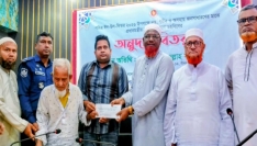 জলঢাকায় প্রধানমন্ত্রীর ত্রাণ তহবিলের অনুদান পেলেন ৫০০ অসহায় পরিবার