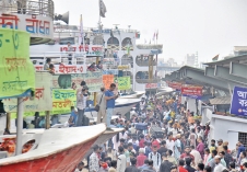 ঈদ করতে বাড়ি যাচ্ছে মানুষ  