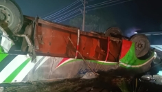 কুমিল্লায় যাত্রীবাহী বাস উল্টে কমপক্ষে ১০ জন আহত