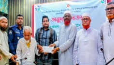 জলঢাকায় প্রধানমন্ত্রীর ত্রাণ তহবিলের অনুদান পেলেন ৫০০ অসহায় পরিবার