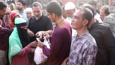 নওগাঁয় ৭ শতাধিক মানুষের মাঝে ঈদ উপহার বিতরণ