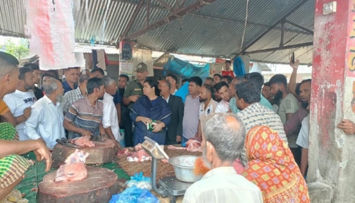 সিরাজগঞ্জে মাংসের দাম বেশি রাখায় ২ ব্যবসায়ীর জরিমানা