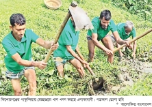 পাকুন্দিয়ায় স্বেচ্ছাশ্রমে খাল খনন  