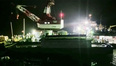 পন্টুনের নিচে আটকে আছে বাস, উদ্ধারকাজে জটিলতা