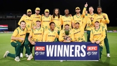 এস্তেহেইজেনের বিস্ফোরক ইনিংসে সিরিজ জিতল দক্ষিণ আফ্রিকা