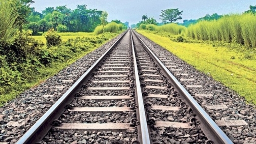 টাঙ্গাইলে ট্রেনে কাটা পড়ে শিশুসহ ৫ জন নিহত