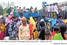 ঈদের ছুটি শেষে দ্বিগুণ ভাড়া দিয়ে কর্মস্থলে ফিরছেন মানুষ  