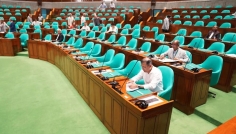 নির্ধারিত সময়ের আগেই সংসদ অধিবেশনে প্রবেশ করেন প্রধানমন্ত্রী