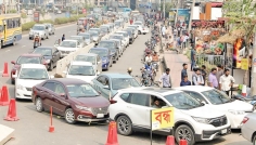 ‘সরকার বলছে অভাব নেই তাহলে তেল পাই না কেন’