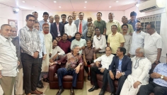 পাবনা প্রেসক্লাবে সতীর্থদের সঙ্গে রাষ্ট্রপতির প্রাণবন্ত আড্ডা