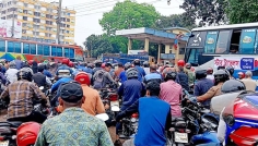ঠাকুরগাঁওয়ে ফুয়েল কার্ডে হাহাকার, দ্বিতীয় দিনেও জনস্রোত