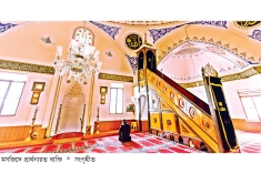 ‘আল্লাহকে যে পাইতে চায়’  