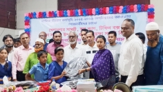 হোসেনপুরে শিক্ষার্থীদের মাঝে শিক্ষা উপকরণ ও ক্রীড়া সামগ্রী বিতরণ