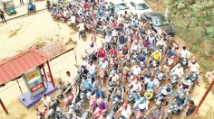 জ্বালানি তেল সংকটের আশঙ্কায় পাম্পগুলোতে মোটর গ্রাহকদের দীর্ঘ লাইন  